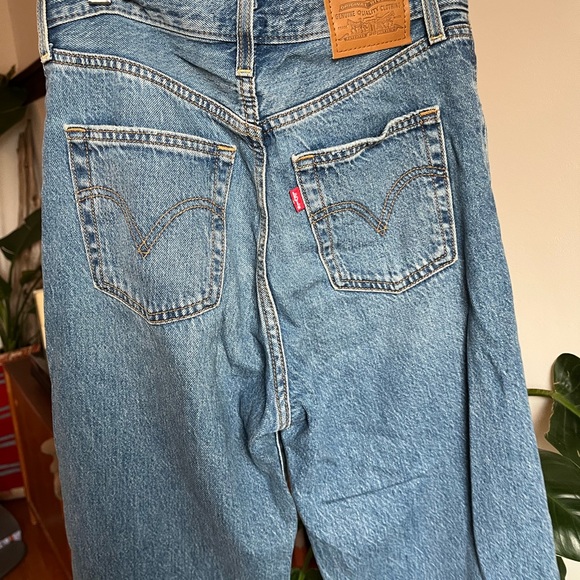 Levi’s Aritzia ribcage high rise jeans size 25 - Picture 5 of 7
